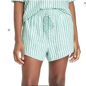 Shirt & Short Set: Women's Mid-Rise Pull-On Shorts - U